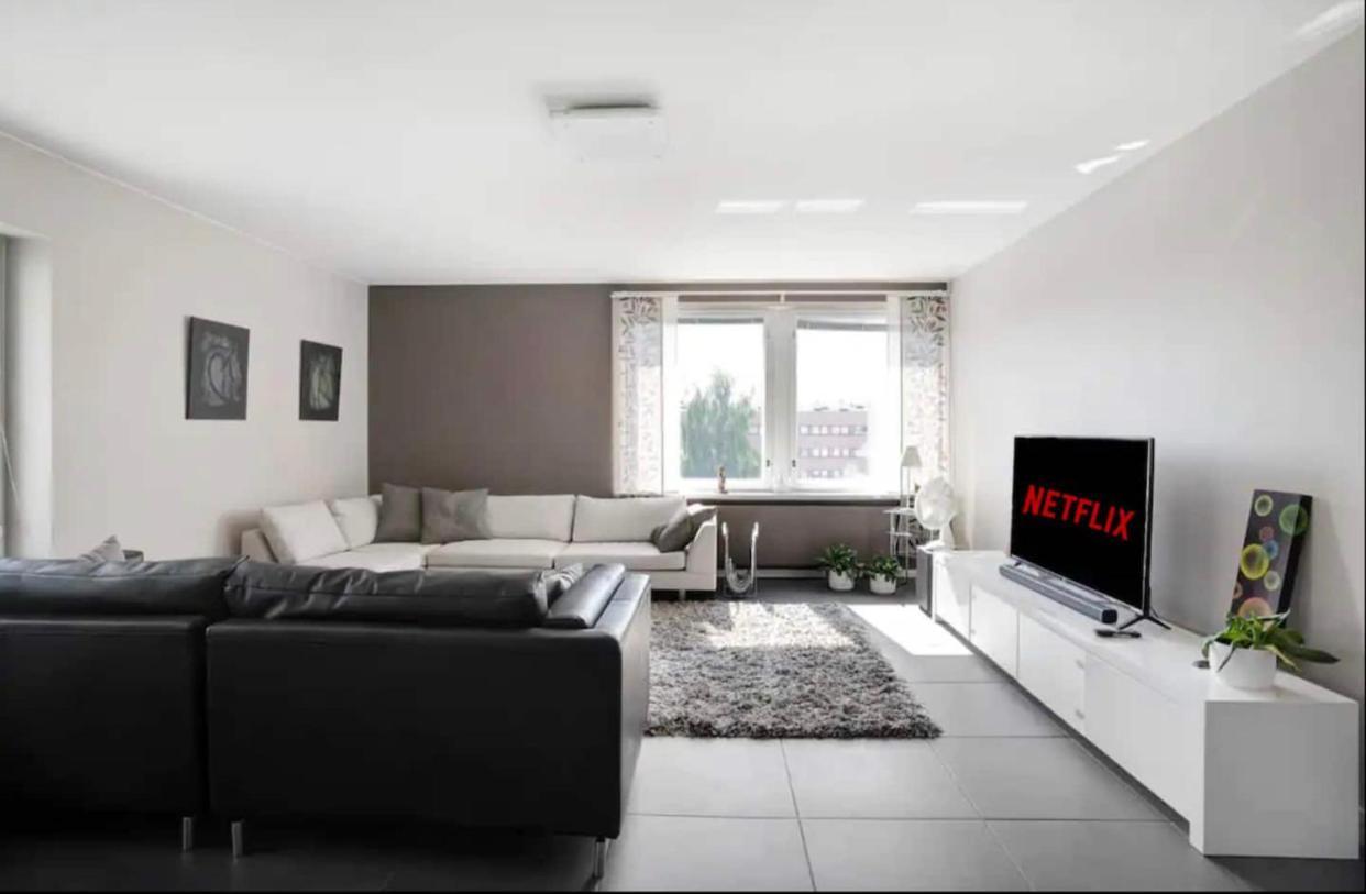 Majestic Penthouse With Sauna & High-Speed Wi-Fi And Parking โรวานิเอมิ ภายนอก รูปภาพ