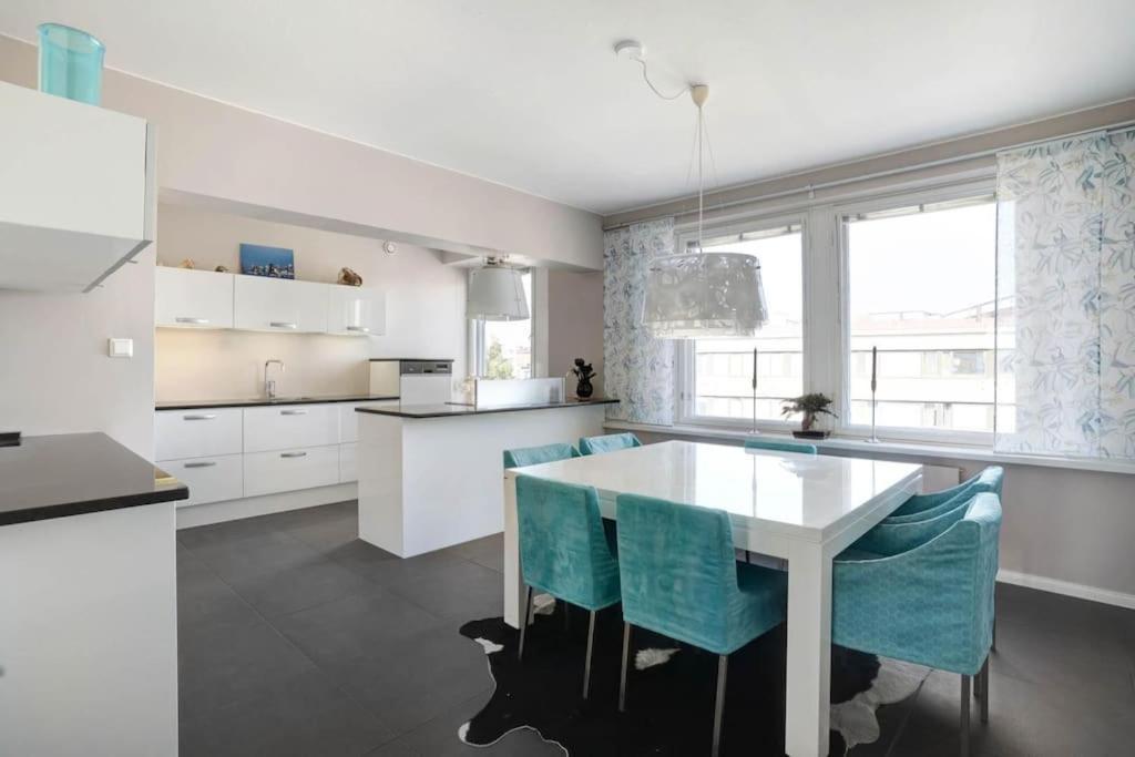 Majestic Penthouse With Sauna & High-Speed Wi-Fi And Parking โรวานิเอมิ ภายนอก รูปภาพ