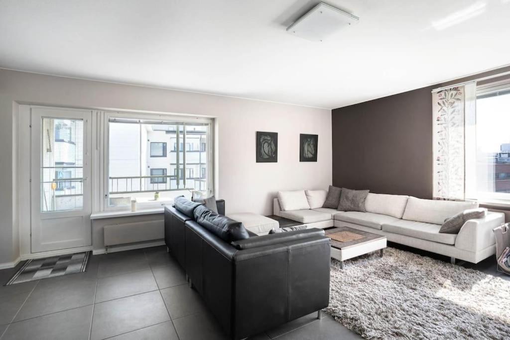 Majestic Penthouse With Sauna & High-Speed Wi-Fi And Parking โรวานิเอมิ ภายนอก รูปภาพ