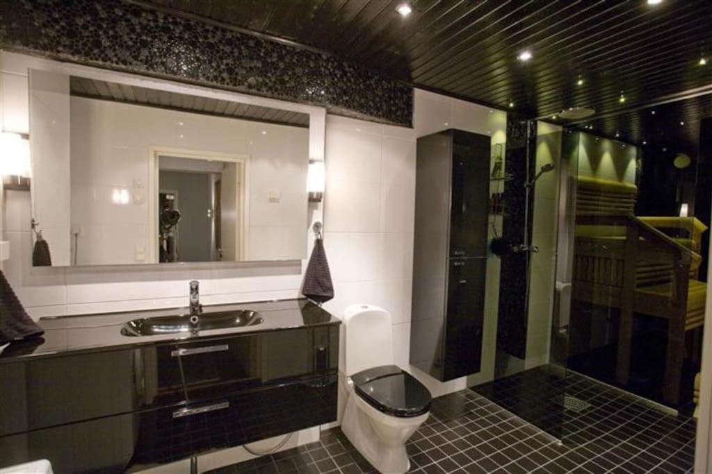 Majestic Penthouse With Sauna & High-Speed Wi-Fi And Parking โรวานิเอมิ ภายนอก รูปภาพ